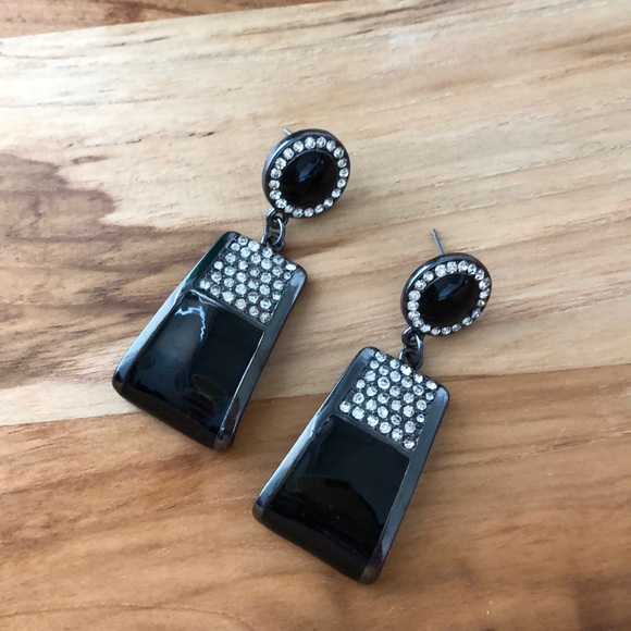 Black Drop Earring - Picture 1 of 2